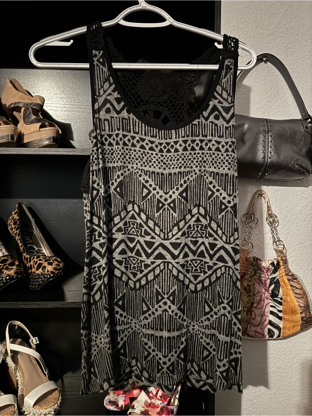 Sleeveless Black & Gray Geometric Tank top
